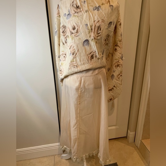 Sara Isabella Linen Halter Open Back Fit & Flare Dress - Picture 6 of 7